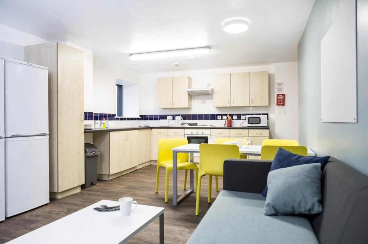 Small Double Ensuite Room Next To The City Centre Leeds  Exteriör bild
